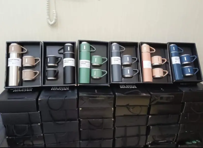  3 bardaklı termos 500 ml